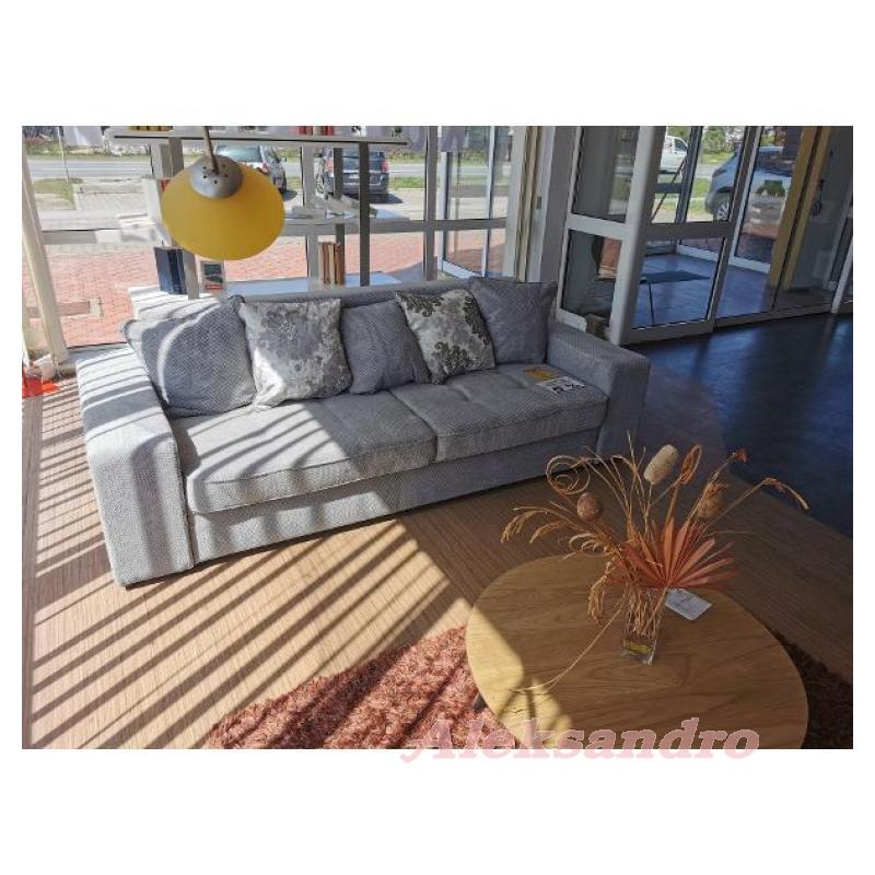 TROSED TOKYO BEZ POLICE